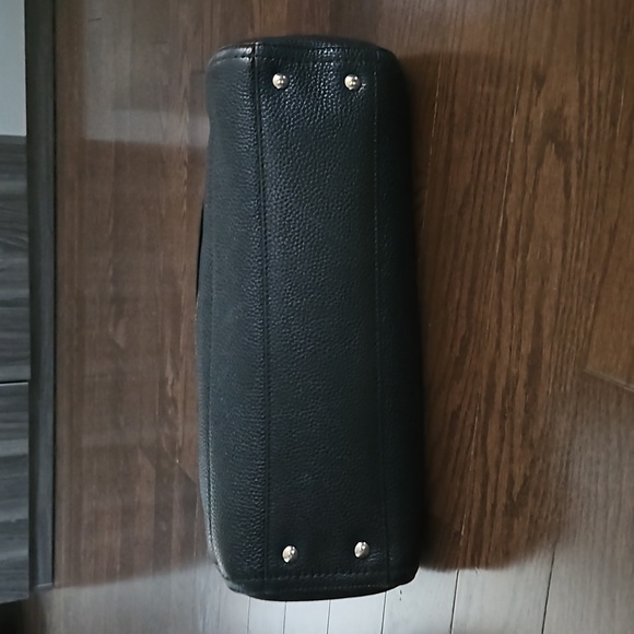 Salvatore Ferragamo Ally Hobo Black Leather Bag - Picture 4 of 8